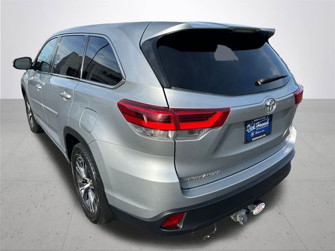 Used 2018 Toyota Highlander LE image 9