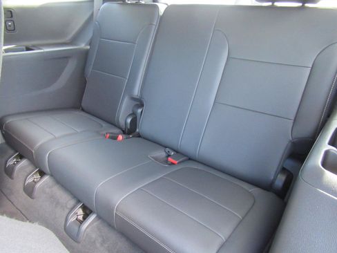 Used 2023 Chevrolet Traverse Premier FWD image 17