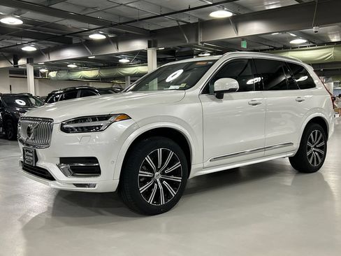Certified 2024 Volvo XC90 B5 Plus AWD/4WD image 5