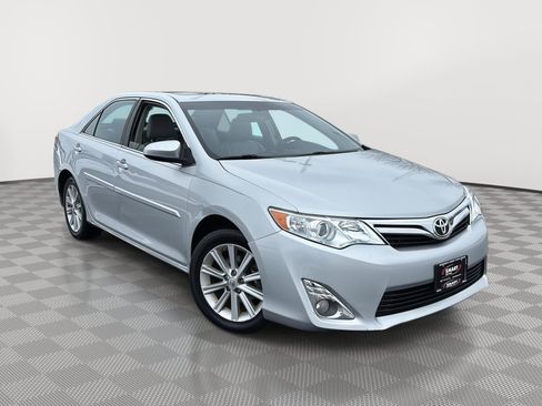 Used 2014 Toyota Camry XLE w/ Leather Package image 1