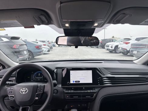 Used 2025 Toyota Camry LE image 32