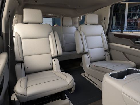 New 2026 GMC Yukon Denali w/ Denali Reserve Package AWD/4WD image 17