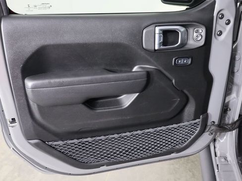 Used 2023 Jeep Gladiator Mojave w/ Cold Weather Group AWD/4WD image 19