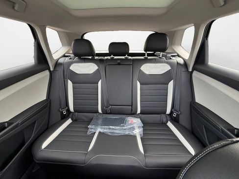 New 2026 Volkswagen Taos SEL image 12