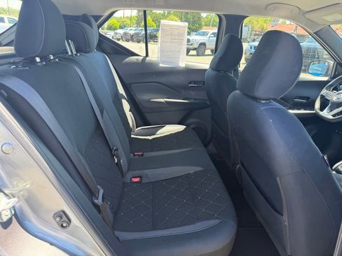 Used 2018 Nissan Kicks SV FWD image 32