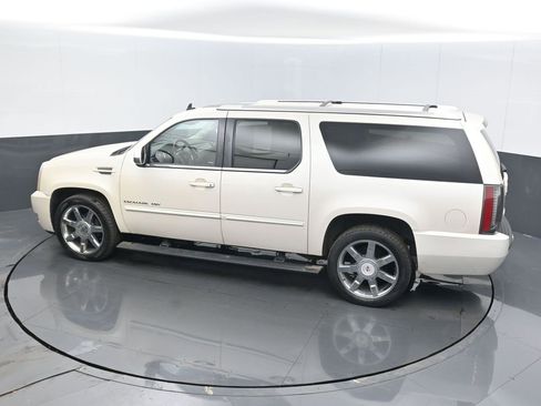 Used 2014 Cadillac Escalade ESV Premium image 15