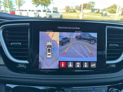 New 2026 Chrysler Pacifica Select image 71