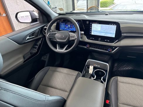 Used 2025 Chevrolet Equinox LT w/ Convenience Package II FWD image 47