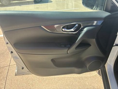 Used 2016 Nissan Rogue SL w/ SL Premium Package FWD image 19