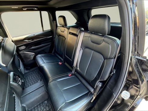 Used 2024 Jeep Grand Cherokee Overland w/ Luxury Tech Group IV image 27