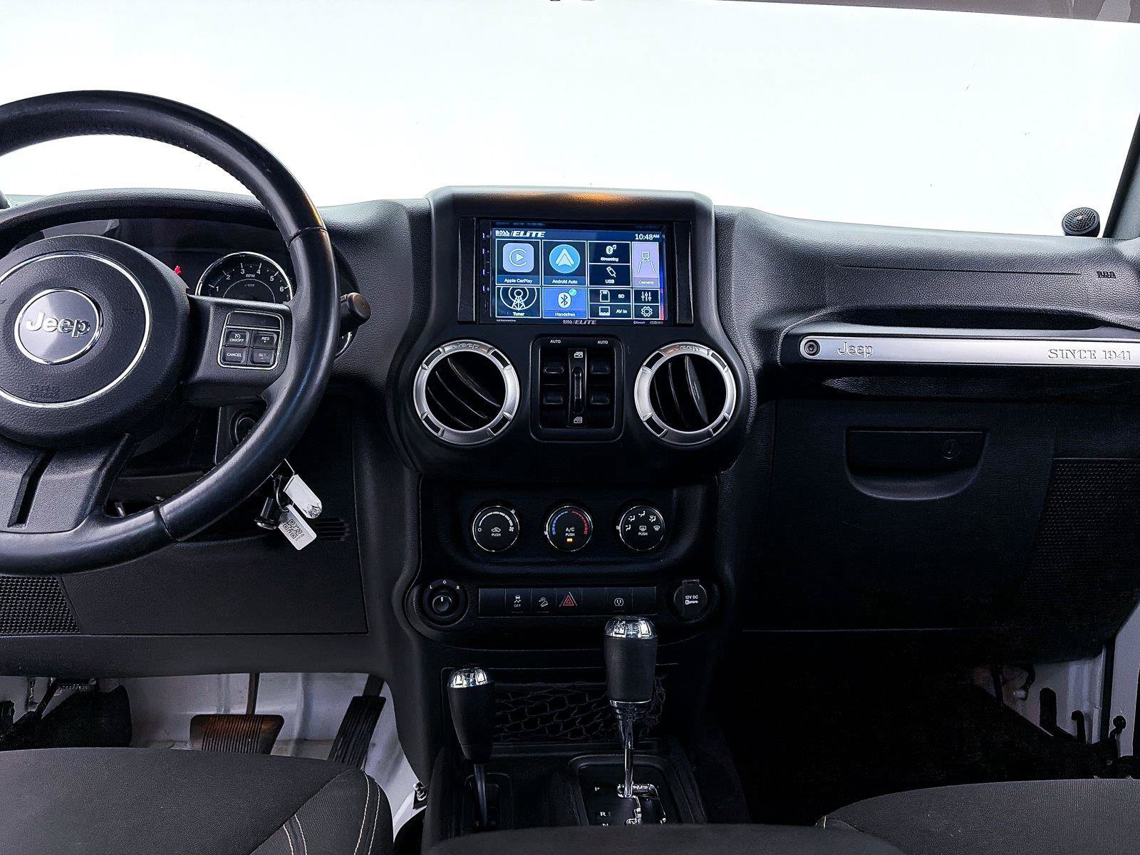 Used 2016 Jeep Wrangler Unlimited Sahara w/ Connectivity Group AWD/4WD image 6