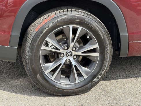 Used 2016 Toyota Highlander XLE w/ Preferred Accessory Package FWD image 32