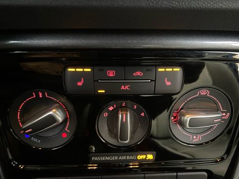 Used 2019 Volkswagen Beetle 2.0T S image 26