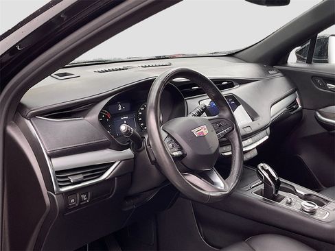 Used 2020 Cadillac XT4 Premium Luxury w/ Cold Weather Package image 9