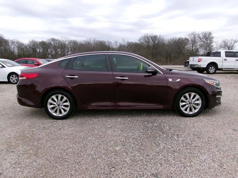Used 2018 Kia Optima LX w/ 17" Alloy Wheels Package FWD image 3