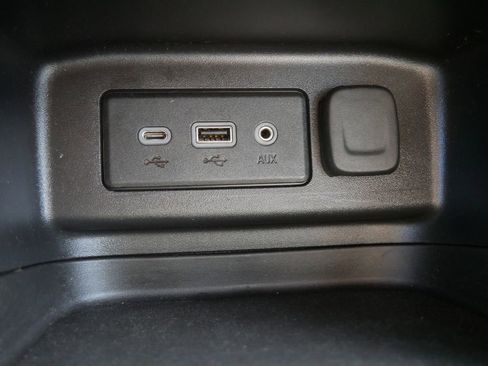 Used 2021 Chevrolet Equinox LS image 21