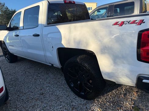 Used 2018 Chevrolet Silverado 1500 Custom w/ Custom Value Package image 10