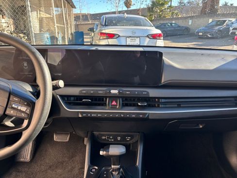 Used 2025 Kia K4 LXS image 18