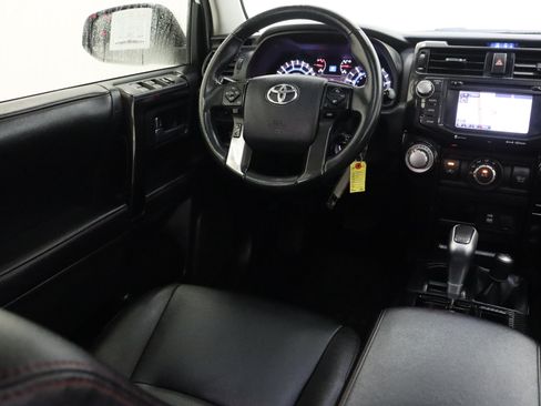 Used 2017 Toyota 4Runner TRD Off-Road Premium AWD/4WD image 31