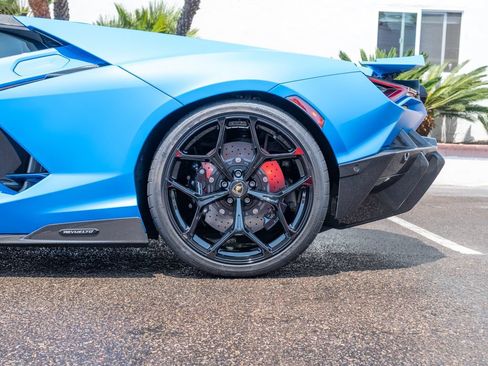 Used 2025 Lamborghini Revuelto AWD/4WD image 24