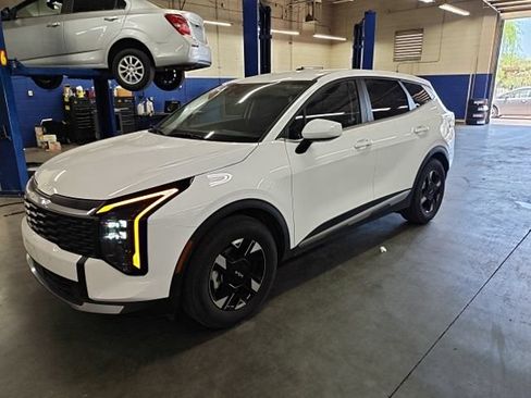 Certified 2026 Kia Sportage LX FWD image 2