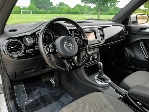 Used 2018 Volkswagen Beetle 2.0T S FWD image 3