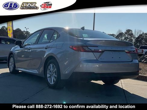 Used 2025 Toyota Camry LE image 4