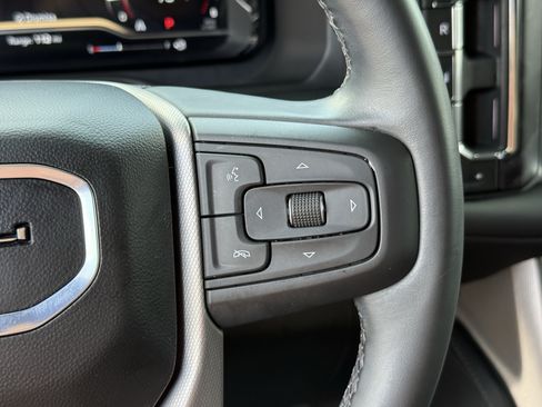 Used 2024 GMC Yukon Denali RWD image 17