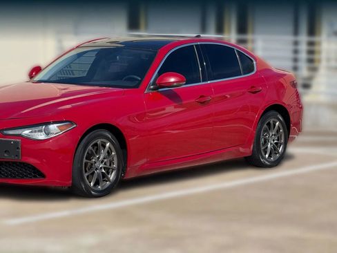 Used 2018 Alfa Romeo Giulia AWD image 4