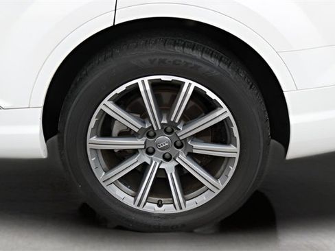 Used 2018 Audi Q7 3.0T Prestige w/ Prestige Package image 9