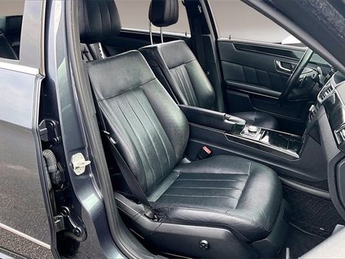 Used 2011 Mercedes-Benz E 550 Sedan image 26