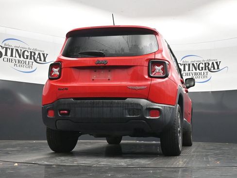 Used 2015 Jeep Renegade Trailhawk w/ Premium Leather Group AWD/4WD image 31