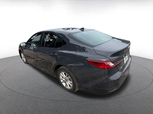 Used 2025 Toyota Camry LE image 5