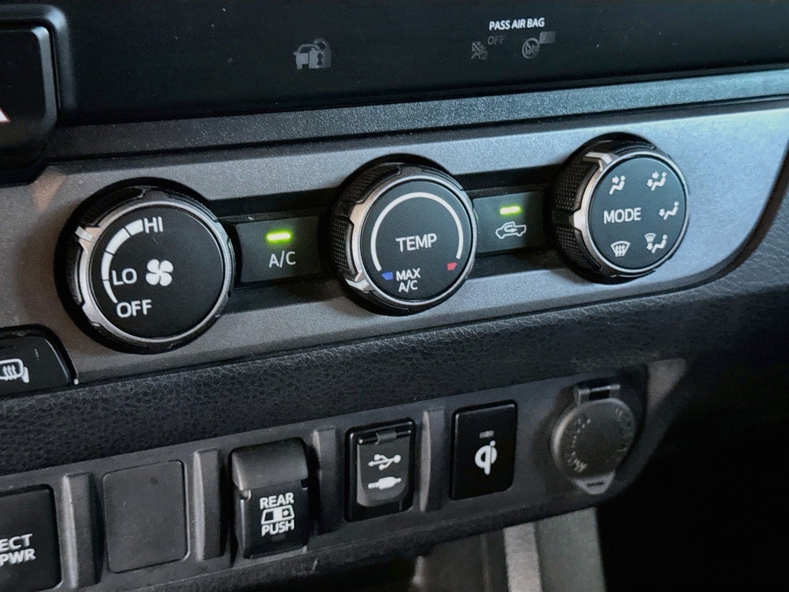 Used 2019 Toyota Tacoma TRD Off-Road AWD/4WD image 12