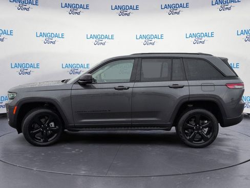 Used 2023 Jeep Grand Cherokee Limited w/ Black Appearance Package image 9