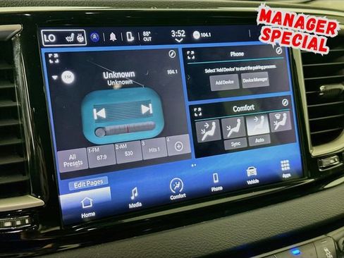 Used 2023 Chrysler Pacifica Touring-L FWD image 15