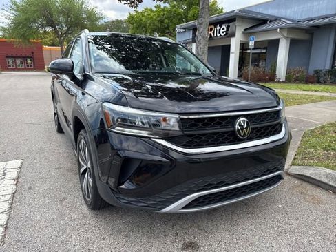 Used 2024 Volkswagen Taos SE image 2
