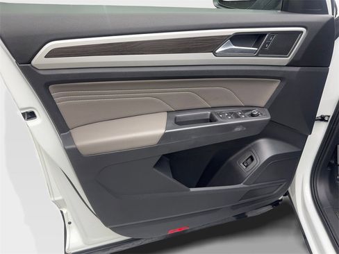 Used 2023 Volkswagen Atlas SE w/ Panoramic Sunroof Package image 26