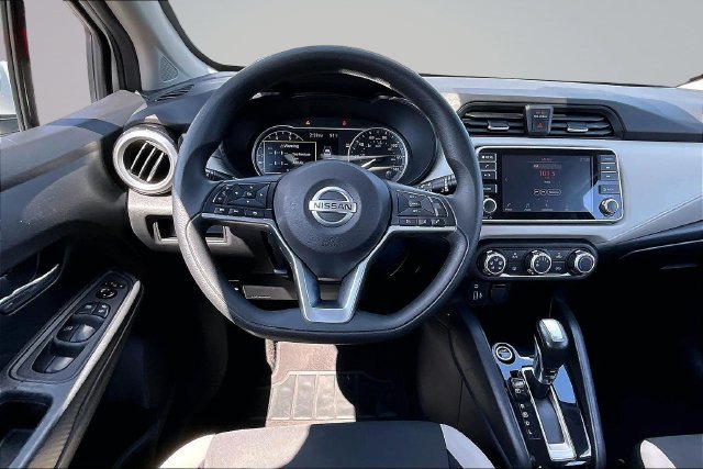 Used 2021 Nissan Versa SV FWD image 8