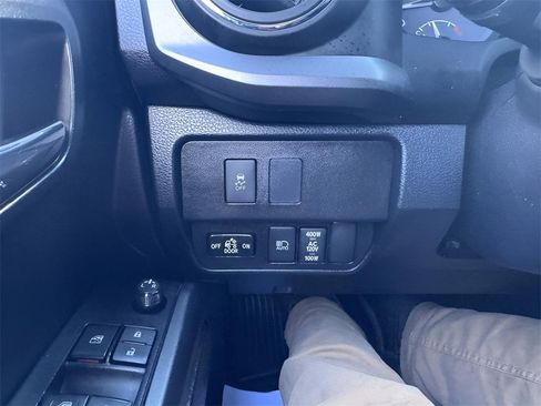 Used 2021 Toyota Tacoma TRD Off-Road image 22