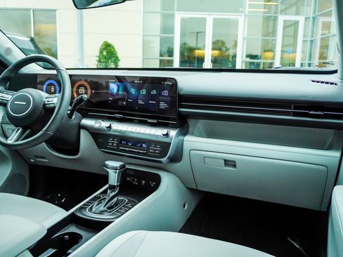 Used 2025 Hyundai Kona SEL image 13