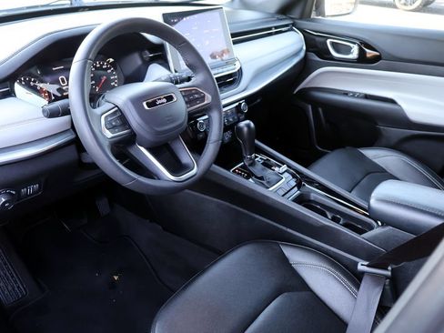 Used 2025 Jeep Compass Limited AWD/4WD image 4