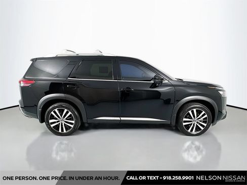 Certified 2025 Nissan Pathfinder Platinum w/ Cargo Package FWD image 4
