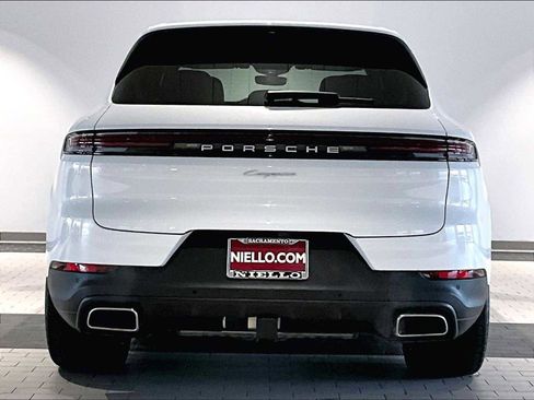 Used 2025 Porsche Cayenne image 9