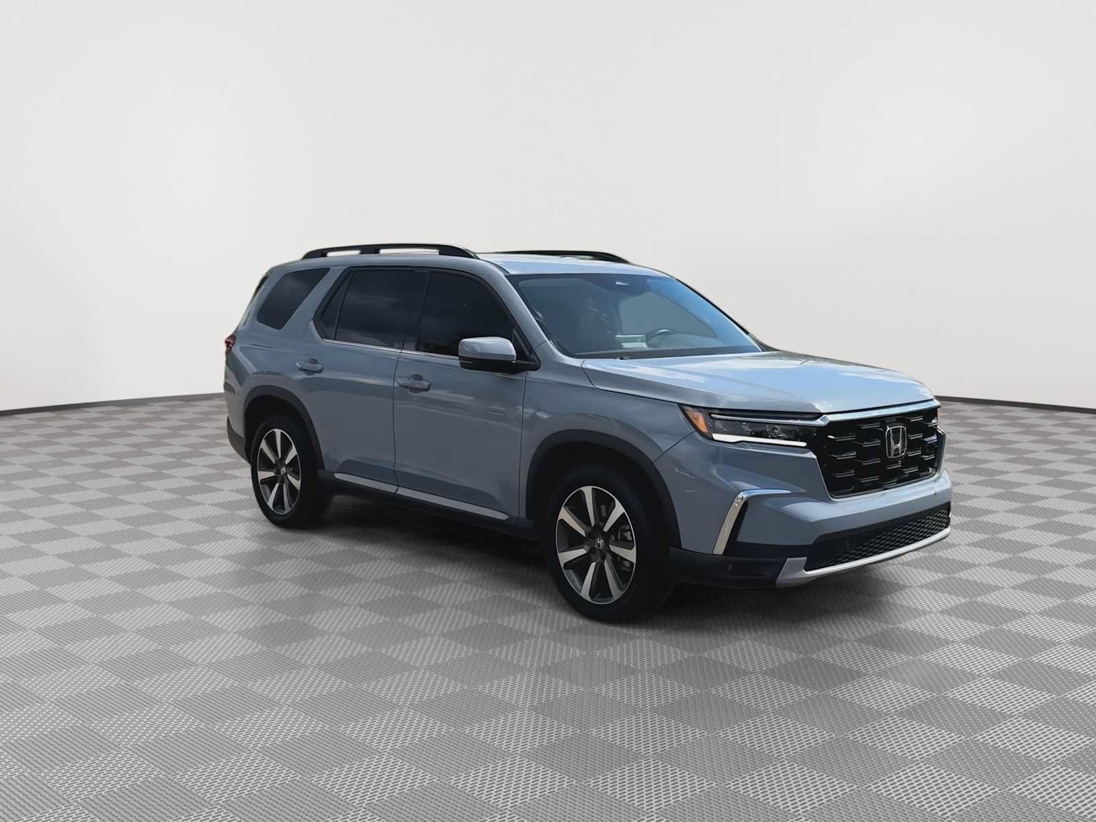 Certified 2024 Honda Pilot Touring image 2