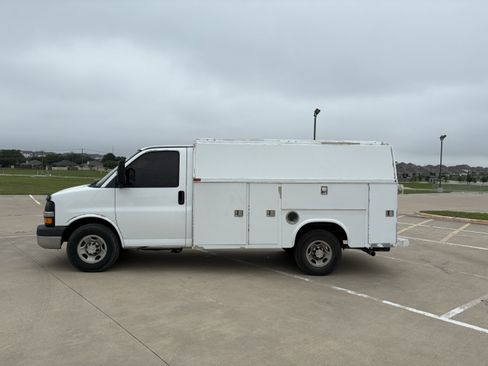 Used 2013 Chevrolet Express 3500 RWD image 2