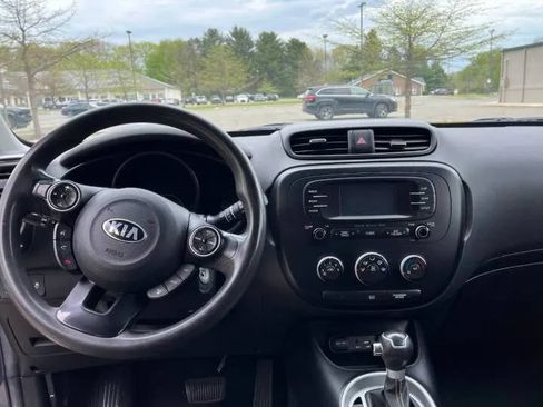 Used 2016 Kia Soul + FWD image 18