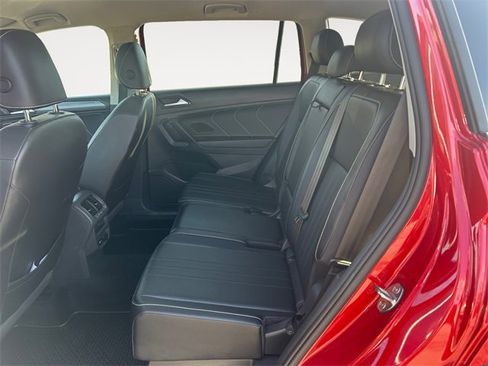 Used 2022 Volkswagen Tiguan SE image 13