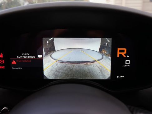 Used 2018 McLaren 570S Spider image 18