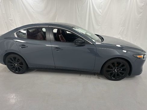 Used 2022 MAZDA MAZDA3 s image 2